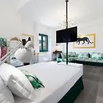 Estate4home - Design Flat Pensión 3*